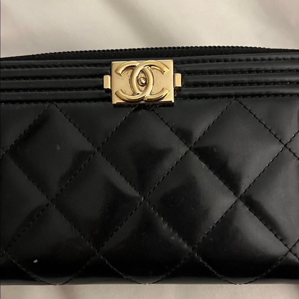 CHANEL Black Quilted Leather Wallet with Gold Accent - Picture 3 of 8